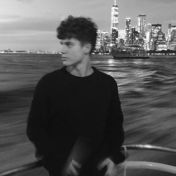 Meet your Posher, Alex - Picture 1 of 1